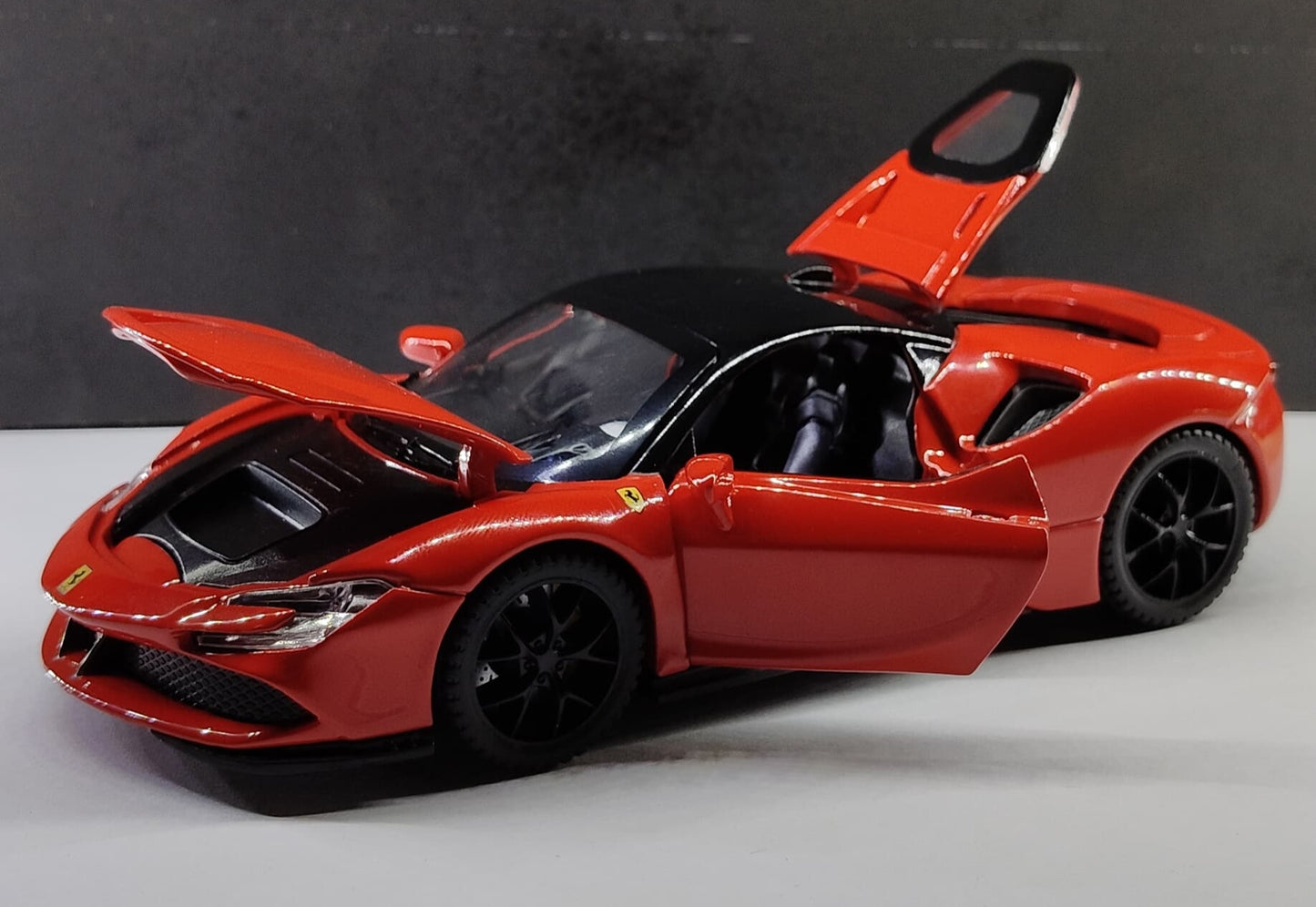Ferrari SF90 Stradale – 1:32 Die-Cast Model with Lights & Pullback Action