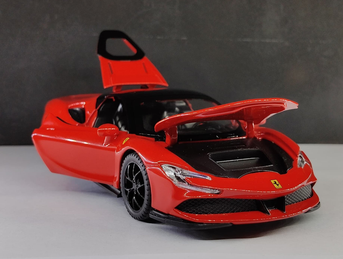 Ferrari SF90 Stradale – 1:32 Die-Cast Model with Lights & Pullback Action
