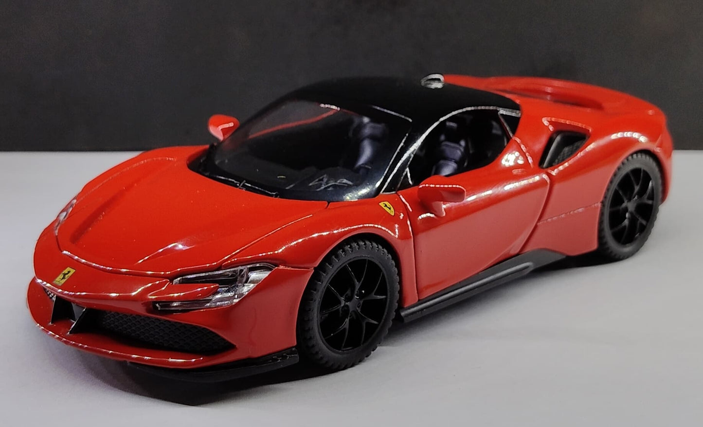 Ferrari SF90 Stradale – 1:32 Die-Cast Model with Lights & Pullback Action